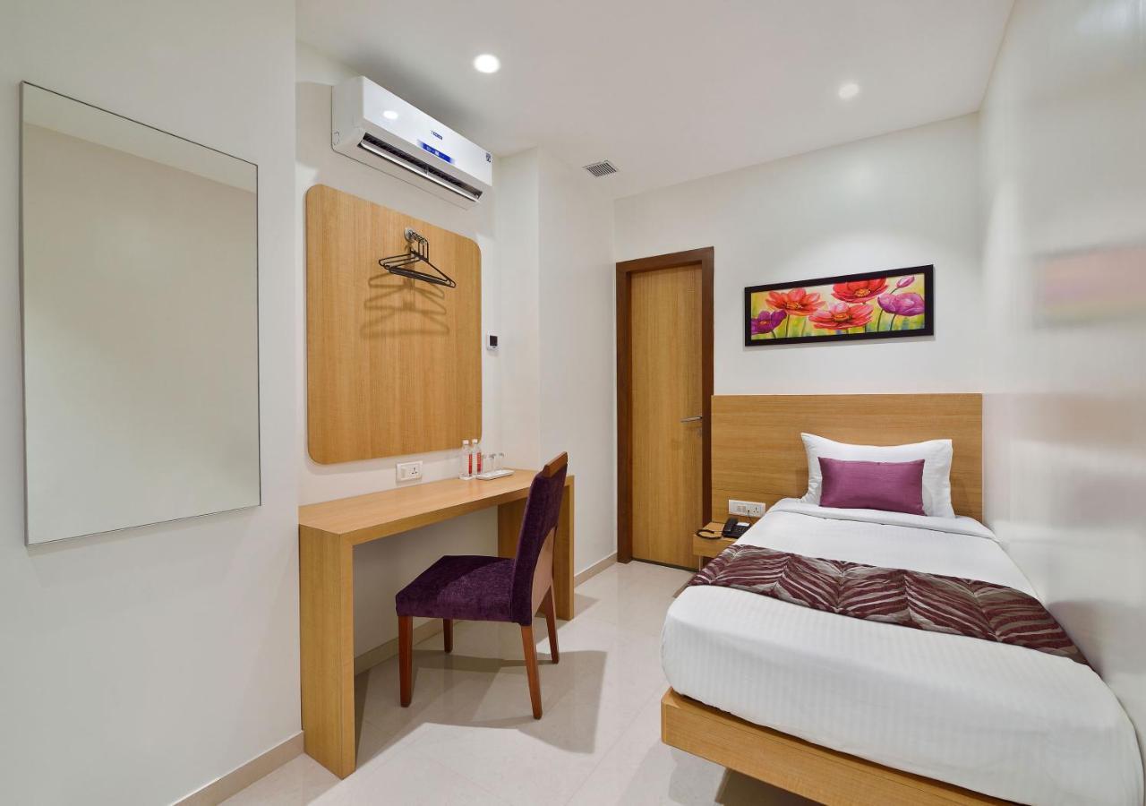 Hotel Leafio-Near Airport Mumbai Eksteriør bilde